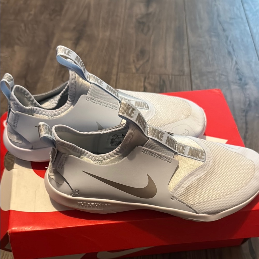 Nike FLEX RUNNER Big Kids’ Running Sneakers